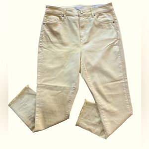 NWT LOFT Petite skinny high rise curvy fit light yellow jeans. Size 30